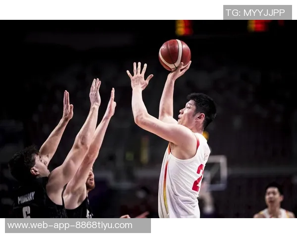 胡金秋半场表现出色6投4中贡献8分2篮板助力球队稳定发挥